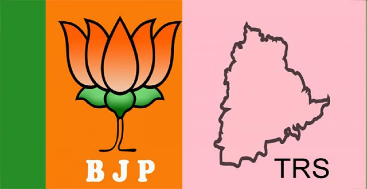 BJP, TRS leaders clash creates havoc in Hyderabad